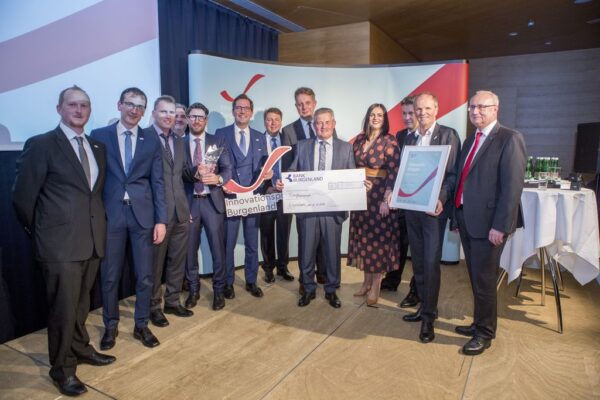 Gruppenfoto anlässlich der Auszeichnung der BECOM Gruppe mit dem Innovationspreis Burgenland.