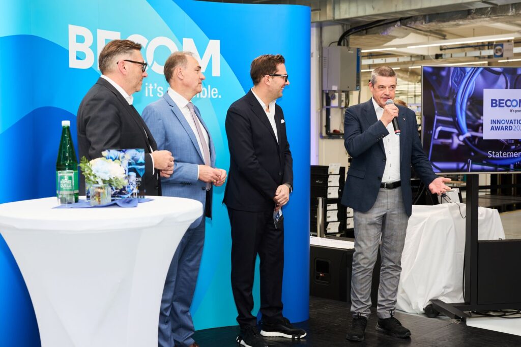 Becom Innovation Award 2025 16 Im Rahmen des BECOM Innovation Award 2025 richten Vertreter aus Wirtschaft und Bildung ihre Grußworte an die Teilnehmerinnen und Teilnehmer.