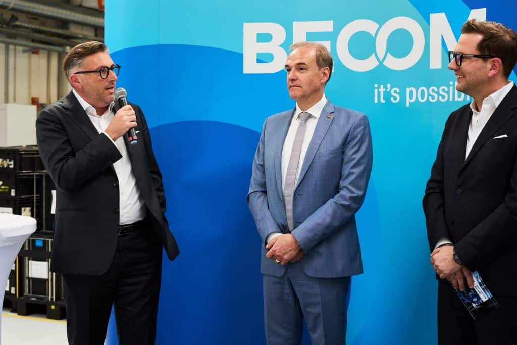 Becom Innovation Award 2025 17 Vertreter von BECOM und der HTL Pinkafeld begrüßen die Gäste und eröffnen die Verleihung des BECOM Innovation Award 2025.