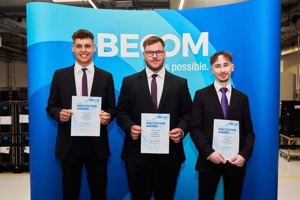 Becom Innovation Award 2025 23 Die Drittplatzierten des BECOM Innovation Award 2025 präsentieren ihre Urkunden bei der Preisverleihung in Hochstraß.