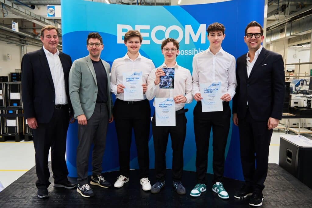 Becom Innovation Award 2025 26 Die Siegerteams des BECOM Innovation Award 2025 der HTL Pinkafeld präsentieren ihre ausgezeichneten Projekte gemeinsam mit Vertretern der BECOM Group.