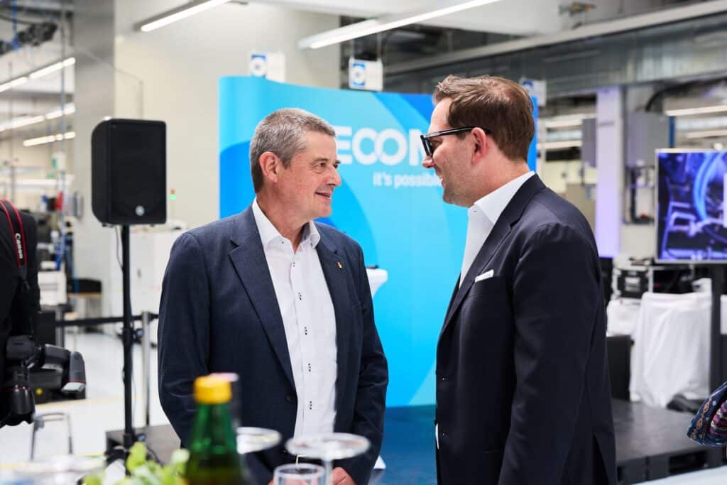 Becom Innovation Award 2025 3 Netzwerken beim BECOM Innovation Award 2025: Austausch zwischen Vertretern aus Wirtschaft und der HTL Pinkafeld.