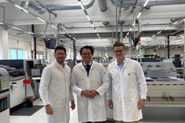 Internationale Delegation der Bahnindustrie zu Gast bei BECOM für den Austausch über Elektroniklösungen und Zukunftstechnologien im Bahnsektor.